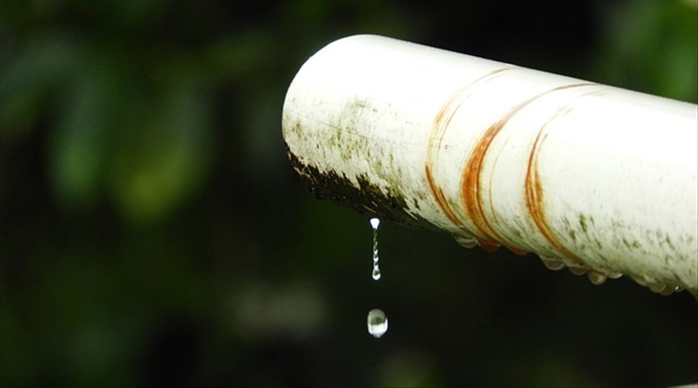 Découvrez la symbolique spirituelle des fuites d'eau